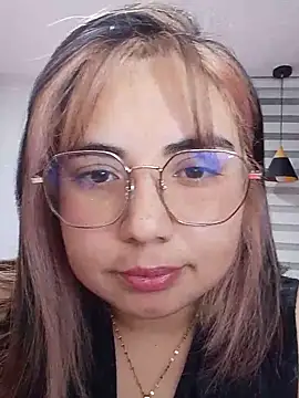 Snapshot of YiniBelle chatting on 11, 4, 2026 YiniBelle online show from 11, 4, 2026