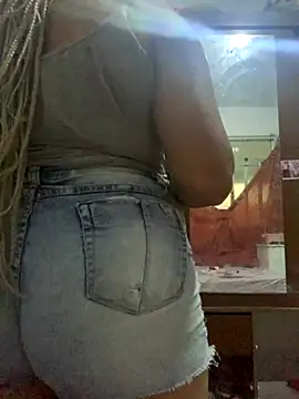 Snapshot of VIVHY chatting on 2, 12, 2025 VIVHY online show from 2, 12, 2025