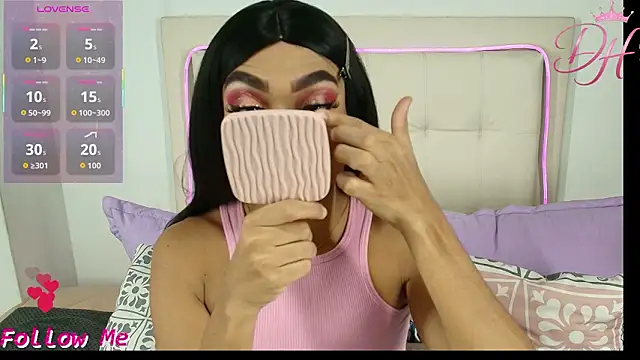 Snapshot of Daphne_Hills chatting on 21, 3, 2026 Daphne Hills online show from 21, 3, 2026