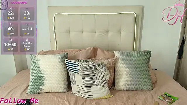 Snapshot of Daphne_Hills chatting on 12, 4, 2026 Daphne Hills online show from 12, 4, 2026