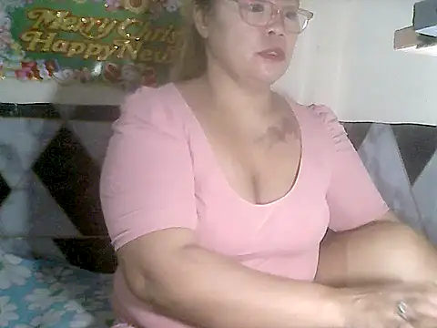 Snapshot of loriepinay46 chatting on 16, 11, 2025 loriepinay46 online show from 16, 11, 2025
