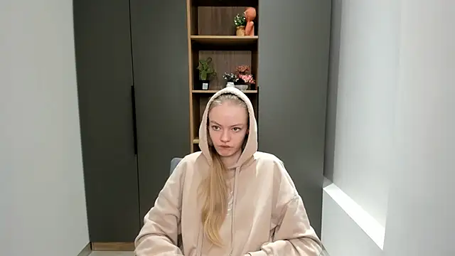 Snapshot of ElaneComiso chatting on 15, 11, 2025 ElaneComiso online show from 15, 11, 2025