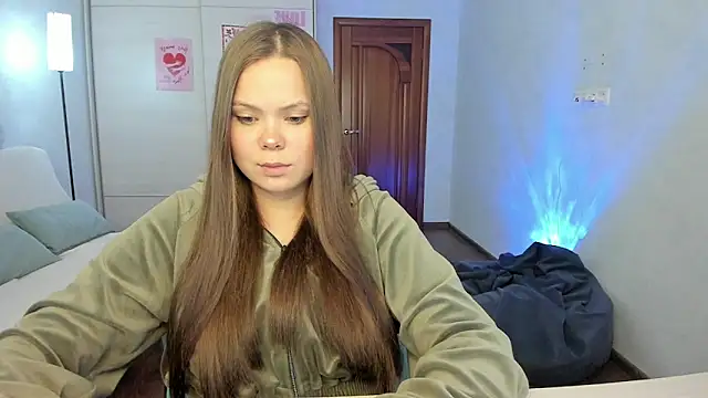 Snapshot of Kira_love_81 chatting on 9, 4, 2026 Kira love 81 online show from 9, 4, 2026