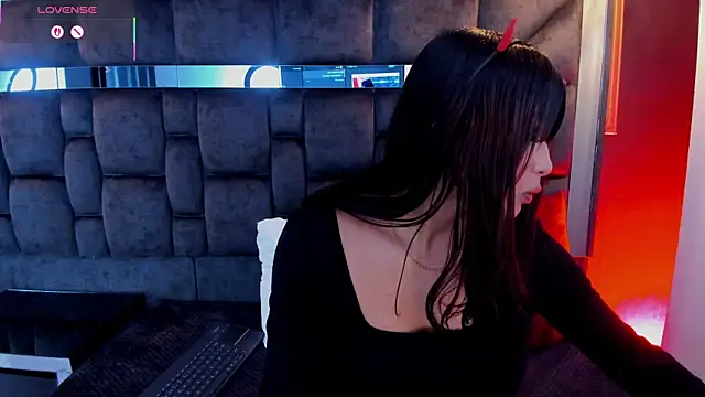 IssaJones  online show from 17, 4, 2026