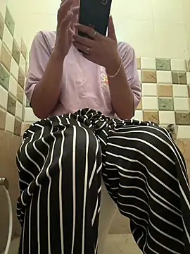 Snapshot of isha_sharma2002 chatting on 29, 3, 2026 isha sharma2002 online show from 29, 3, 2026