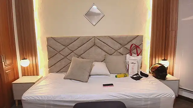 Laracooper  online show from 27, 2, 2026