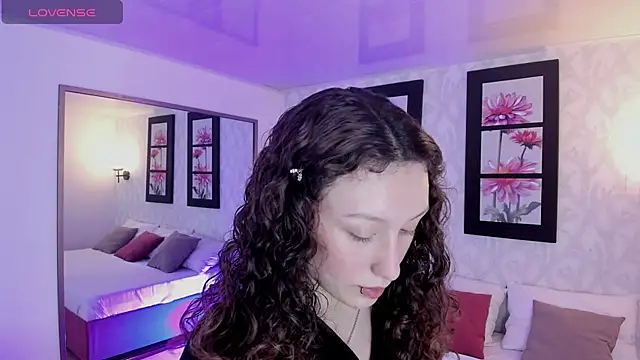 Snapshot of Martina_077 chatting on 2, 12, 2025 Martina 077 online show from 2, 12, 2025