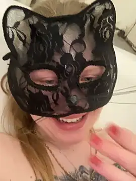 Snapshot of secretcouple_00 chatting on 15, 4, 2026 secretcouple 00 online show from 15, 4, 2026