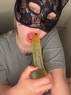 Snapshot of secretcouple_00 chatting on 20, 4, 2026 secretcouple 00 online show from 20, 4, 2026