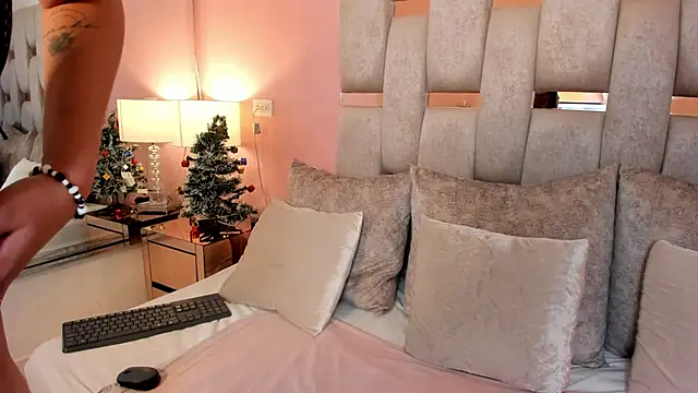 Snapshot of avrilwaynee chatting on 29, 11, 2025 avrilwaynee online show from 29, 11, 2025