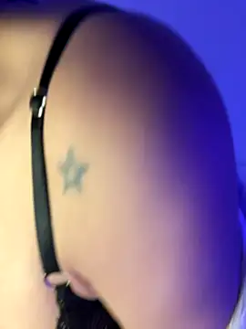 Snapshot of dolceragazza_15 chatting on 18, 12, 2025 dolceragazza 15 online show from 18, 12, 2025