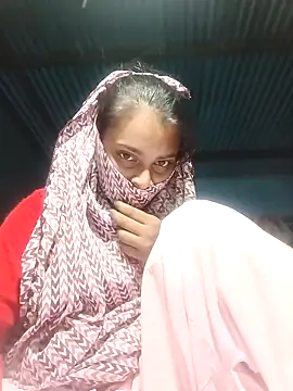 Snapshot of Sweety-rani chatting on 13, 11, 2025 Sweety-rani online show from 13, 11, 2025