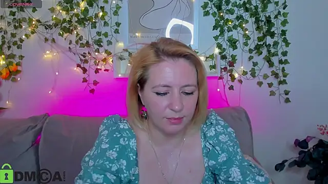 Snapshot of miss_lisaaa chatting on 15, 11, 2025 miss lisaaa online show from 15, 11, 2025