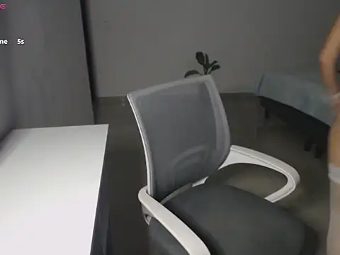 Snapshot of softkitty__ chatting on 5, 12, 2025 softkitty online show from 5, 12, 2025