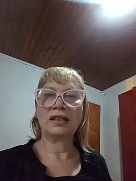 Snapshot of SexyMilf1211 chatting on 6, 8, 2026 SexyMilf1211 online show from 6, 8, 2026