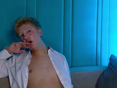 Snapshot of LucasFinister chatting on 17, 11, 2025 LucasFinister online show from 17, 11, 2025