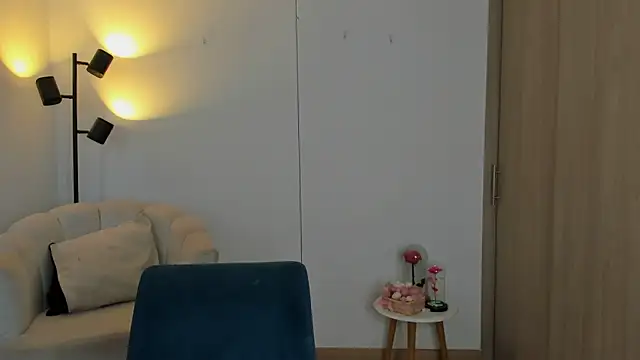 haileyflorez  online show from 11, 4, 2026