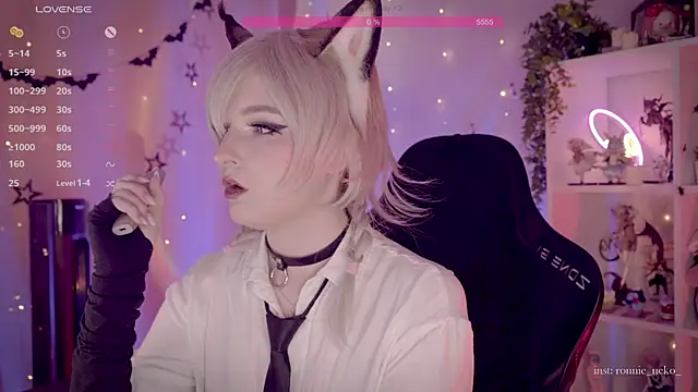 Snapshot of vronnier chatting on 14, 11, 2025 vronnier online show from 14, 11, 2025