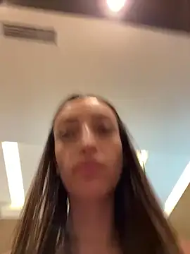 Snapshot of BelleRune chatting on 8, 12, 2024 BelleRune online show from 8, 12, 2024