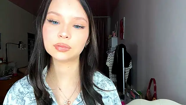 EmmaJonse online show from 17, 11, 2025