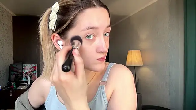 Emily lyy online show from 25, 11, 2025