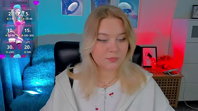 Snapshot of LouiseMous chatting on 24, 11, 2025 LouiseMous online show from 24, 11, 2025