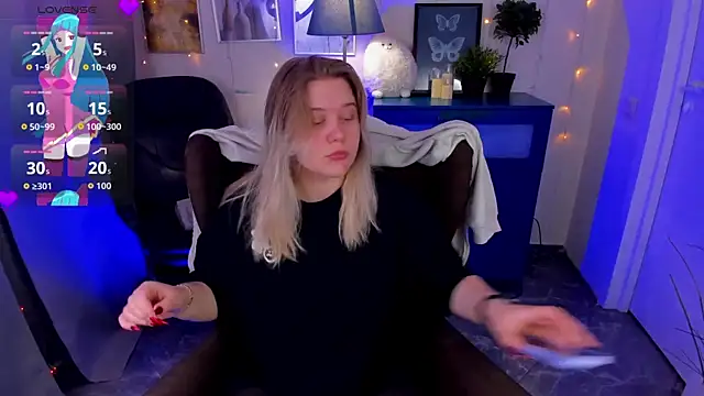 Snapshot of LouiseMous chatting on 5, 2, 2026 LouiseMous online show from 5, 2, 2026