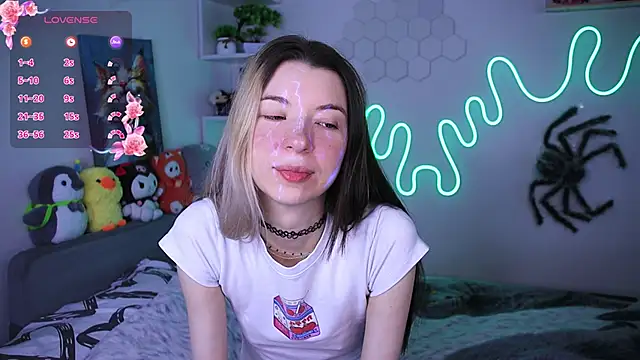 Snapshot of Emmie_shy chatting on 4, 3, 2026 Emmie shy online show from 4, 3, 2026