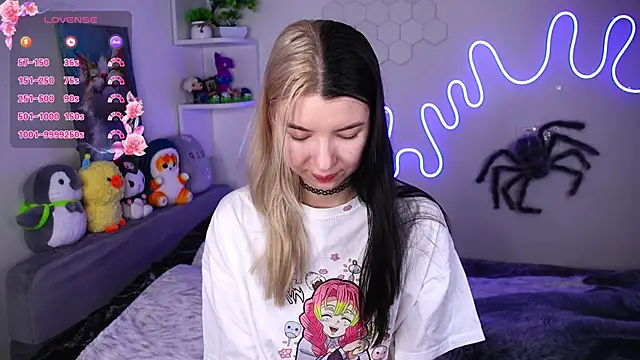 Snapshot of Emmie_shy chatting on 9, 4, 2026 Emmie shy online show from 9, 4, 2026