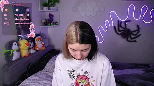 Snapshot of Emmie_shy chatting on 13, 4, 2026 Emmie shy online show from 13, 4, 2026