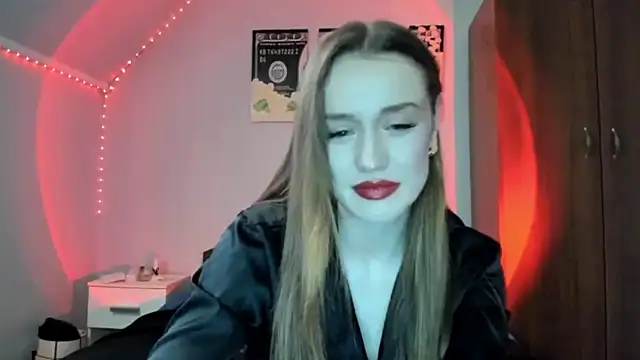 Snapshot of tinyglow chatting on 4, 3, 2026 tinyglow online show from 4, 3, 2026