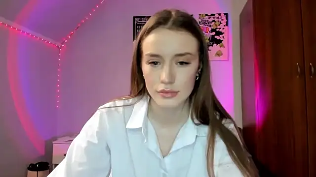 Snapshot of tinyglow chatting on 6, 3, 2026 tinyglow online show from 6, 3, 2026