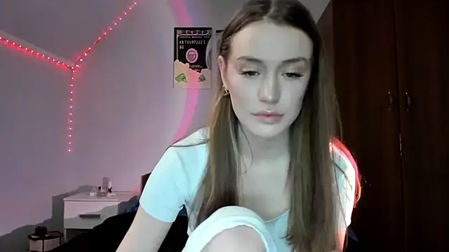 Snapshot of tinyglow chatting on 9, 3, 2026 tinyglow online show from 9, 3, 2026