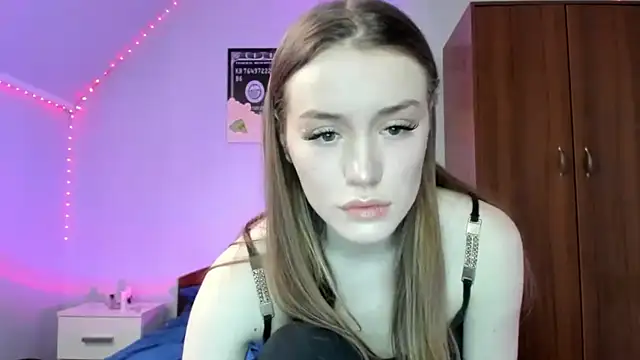 Snapshot of tinyglow chatting on 13, 3, 2026 tinyglow online show from 13, 3, 2026