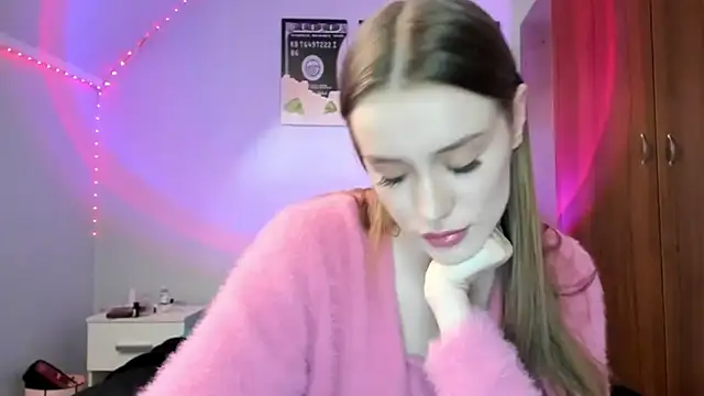 Snapshot of tinyglow chatting on 14, 4, 2026 tinyglow online show from 14, 4, 2026