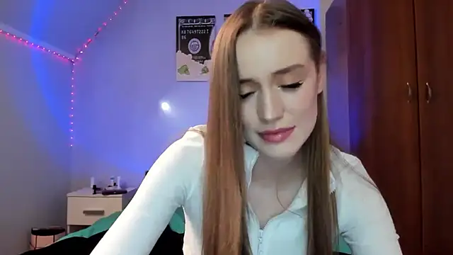 Snapshot of tinyglow chatting on 22, 4, 2026 tinyglow online show from 22, 4, 2026