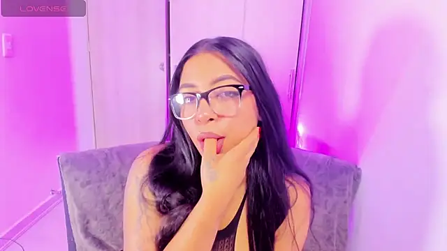 Snapshot of evelisse_ chatting on 3, 4, 2026 evelisse online show from 3, 4, 2026