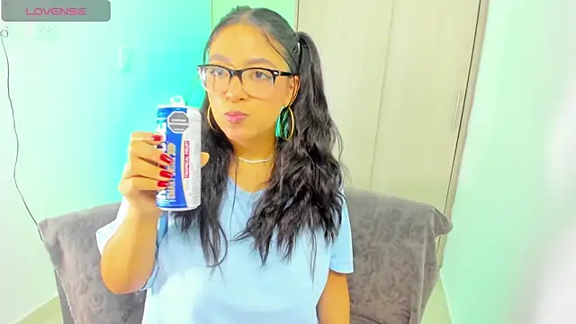 Snapshot of evelisse_ chatting on 5, 4, 2026 evelisse online show from 5, 4, 2026