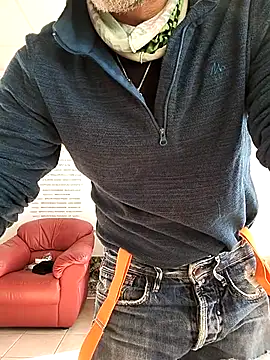 Snapshot of platone09 chatting on 12, 11, 2025 platone09 online show from 12, 11, 2025