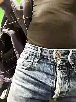 Snapshot of platone09 chatting on 21, 11, 2025 platone09 online show from 21, 11, 2025