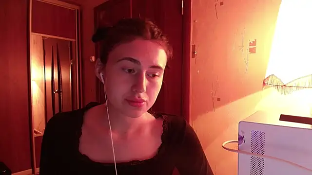 Snapshot of KristinaScott chatting on 5, 4, 2026 KristinaScott online show from 5, 4, 2026