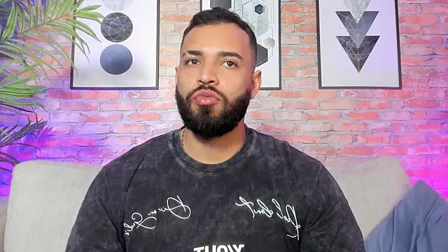 Snapshot of Chris_Varden chatting on 15, 12, 2025 Chris Varden online show from 15, 12, 2025