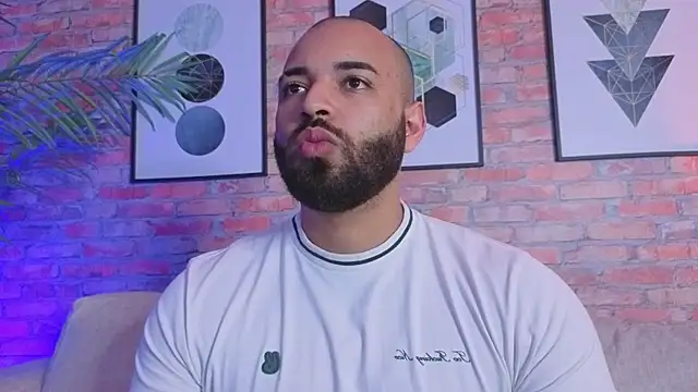 Snapshot of Chris_Varden chatting on 14, 4, 2026 Chris Varden online show from 14, 4, 2026