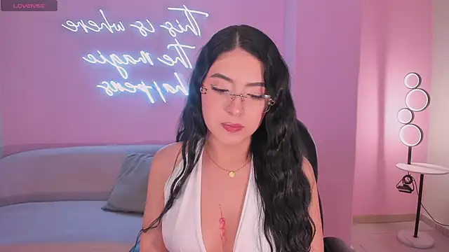 HaileyRoss  online show from 15, 4, 2026