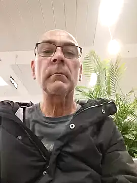 Snapshot of raini14770 chatting on 20, 12, 2025 raini14770 online show from 20, 12, 2025