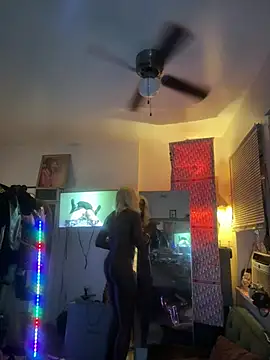 Motherbigbus online show from 28, 3, 2026