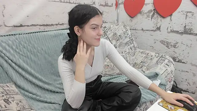 Snapshot of Lovely_Audrey chatting on 16, 11, 2025 Lovely Audrey online show from 16, 11, 2025