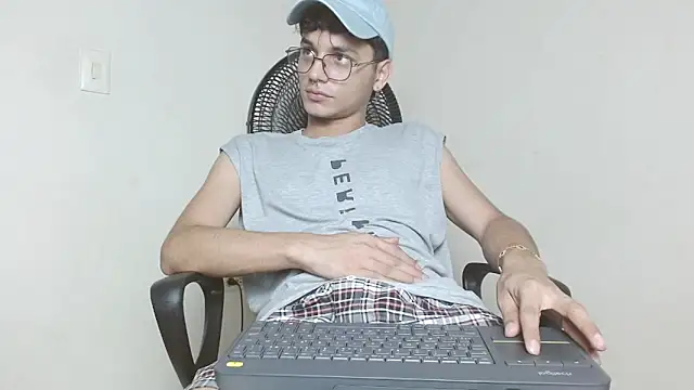 Snapshot of andrew_dann chatting on 20, 11, 2025 andrew dann online show from 20, 11, 2025