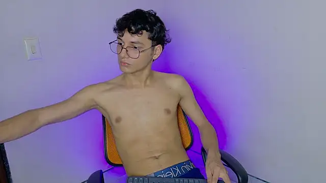 Snapshot of andrew_dann chatting on 25, 11, 2025 andrew dann online show from 25, 11, 2025