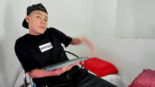 Snapshot of Lucastorrez01 chatting on 10, 2, 2026 Lucastorrez01 online show from 10, 2, 2026